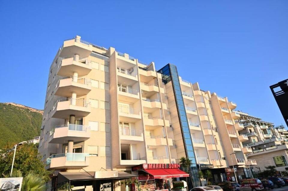 Thea Hotel 1