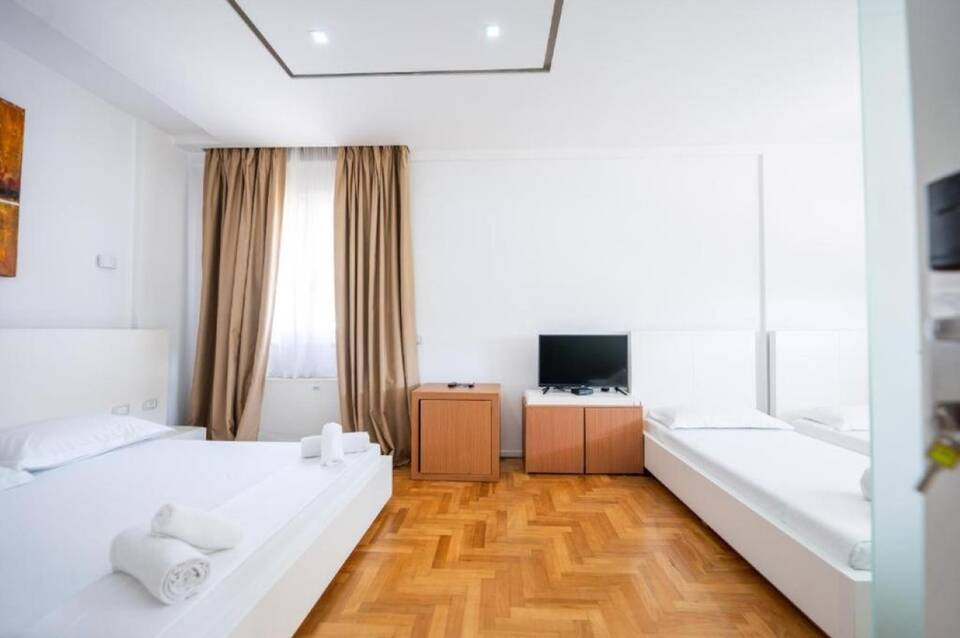 Thea Hotel 2