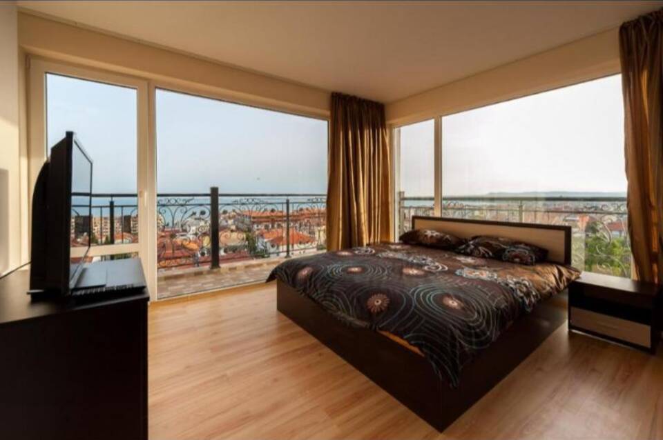 Roel Residence Apartments 4