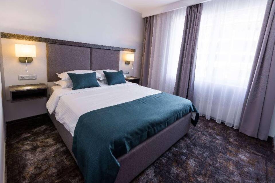 Best Western PLUS Premium Inn & Casino 5