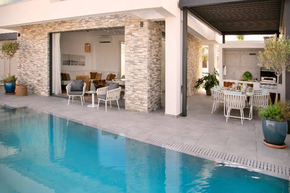 Chris Le Mare Gold Luxury Villa 1