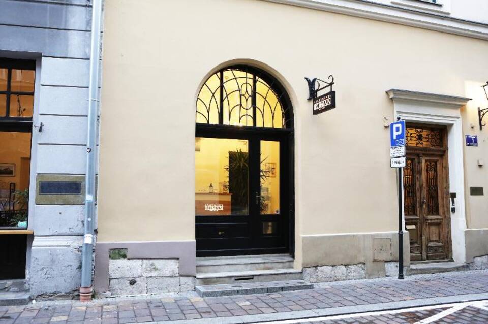 Apartments Roman 1
