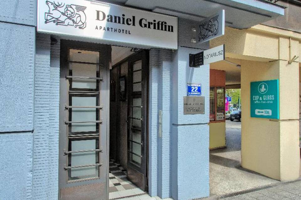 Daniel Griffin Aparthotel 5
