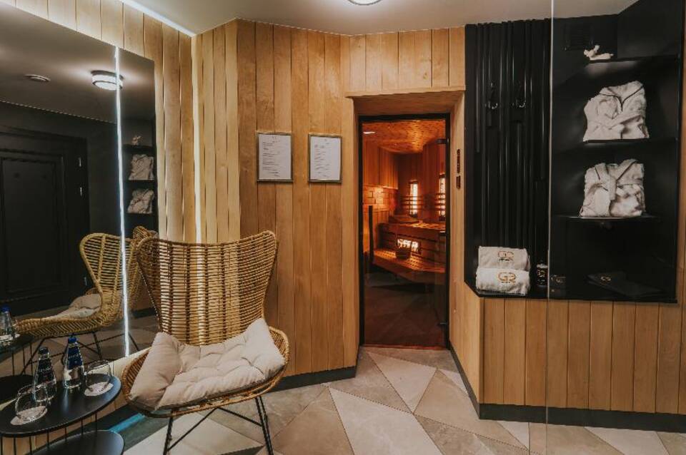 Golden Queen Apartments 4