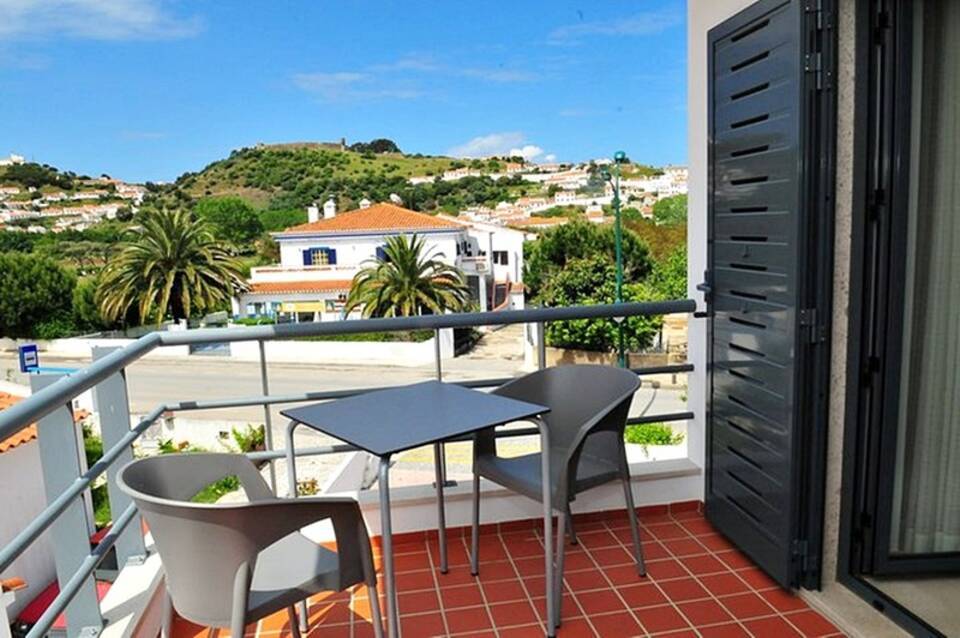 Vicentina Aparthotel 1