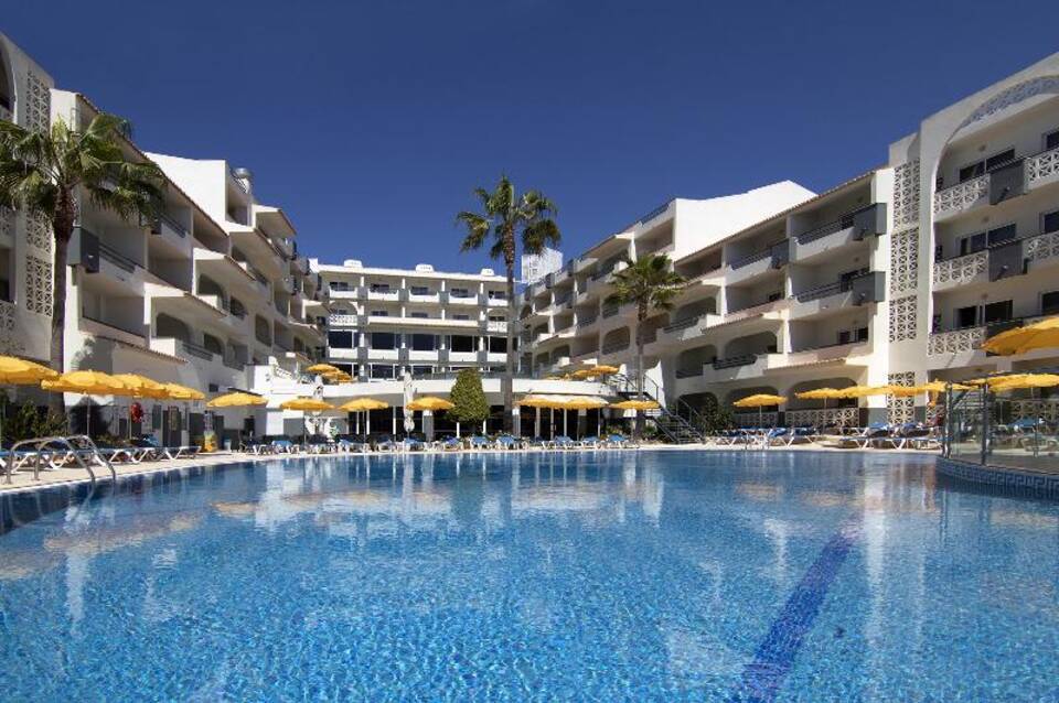 Luna Miramar Club  1