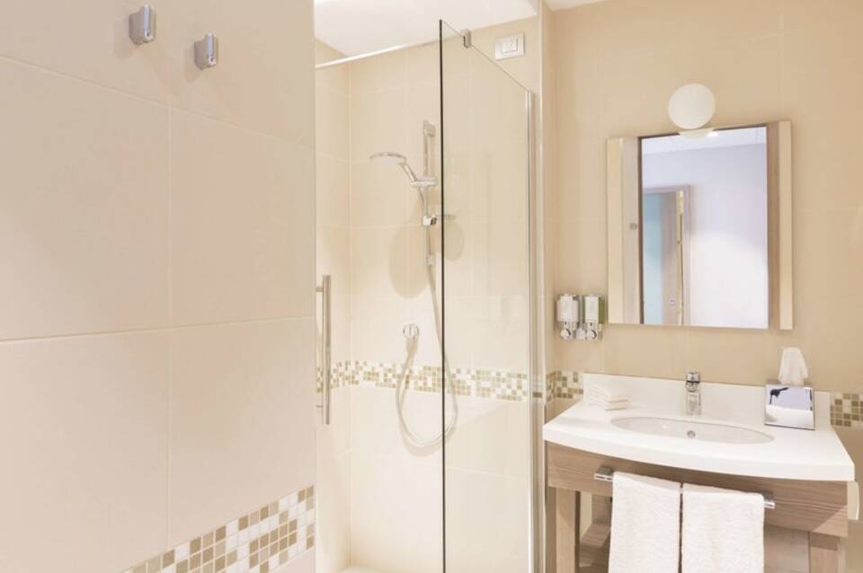 Hampton by Hilton Rome East 5
