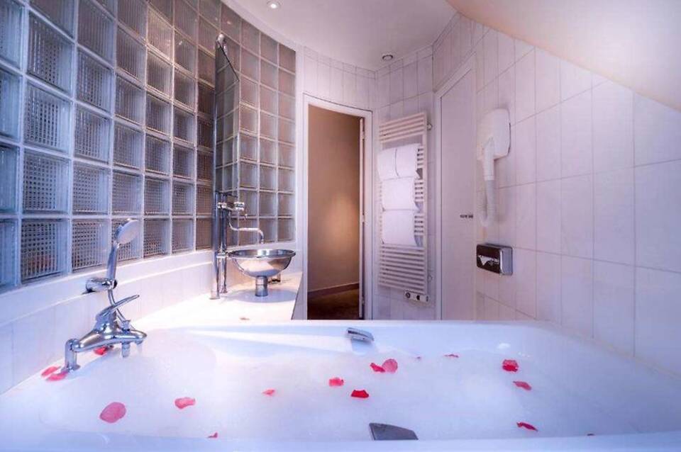 L'Hotel Pergolese Paris 2