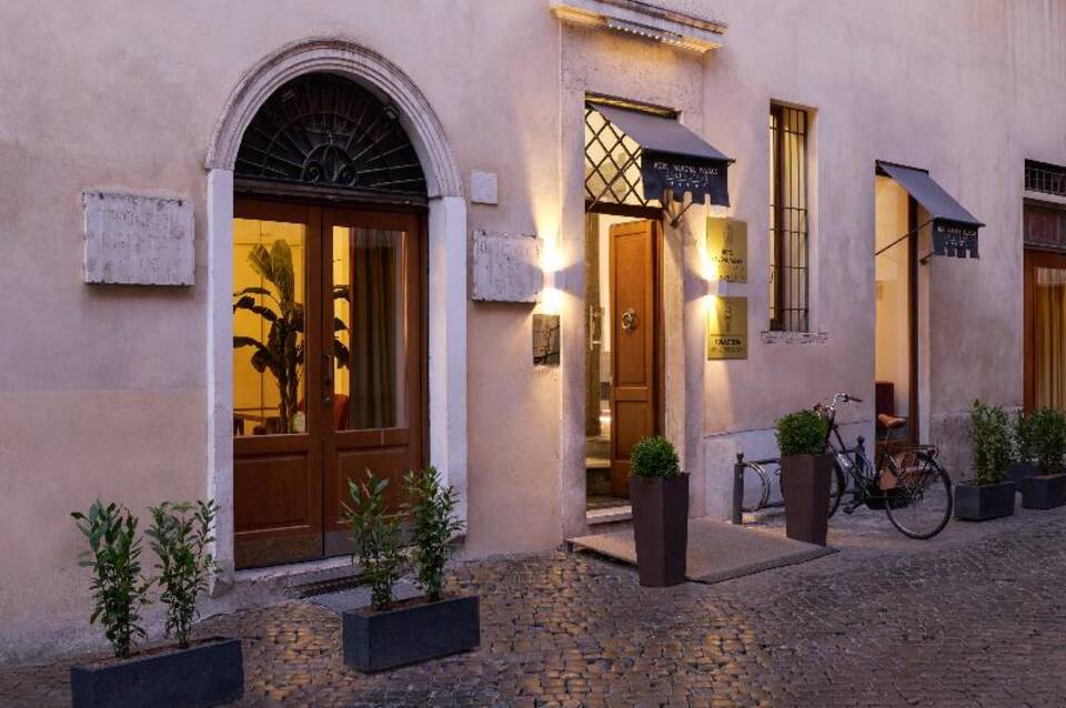 Navona Palace Luxury Inn 5