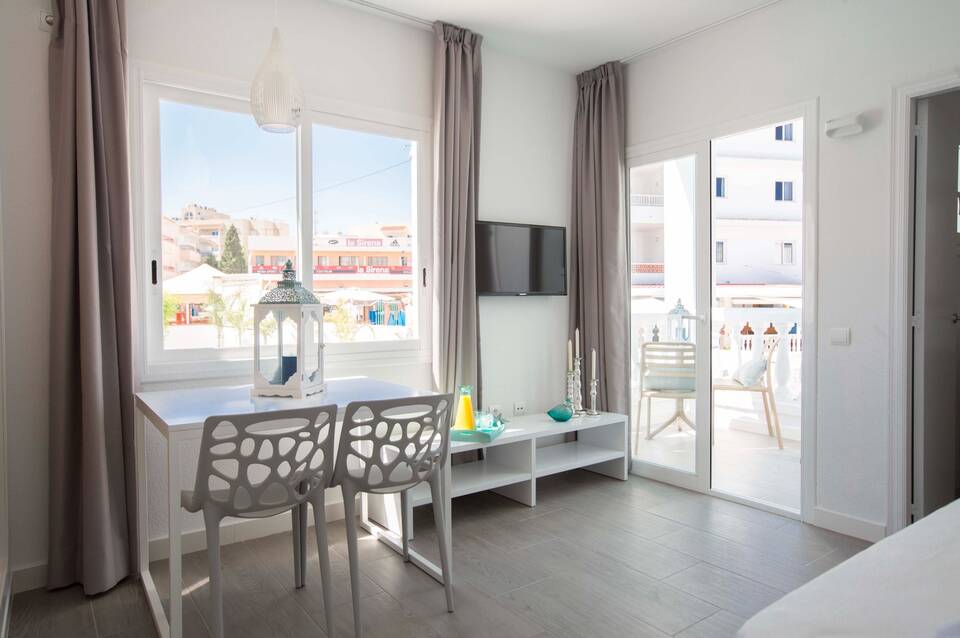 ENDLSS Beach & Disco Hotel Ibiza Adults Only 2