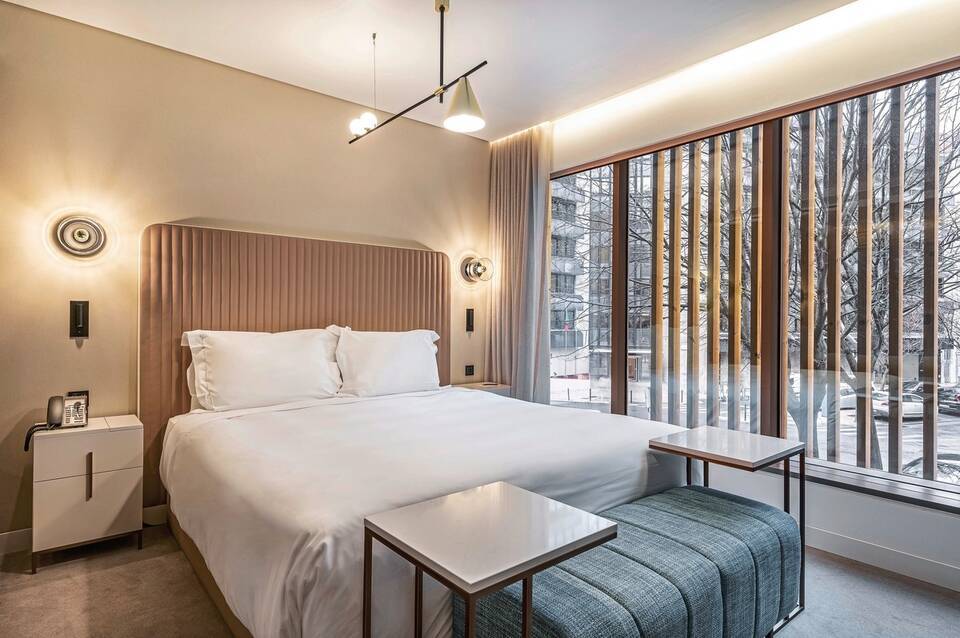 Luster Hotel 2
