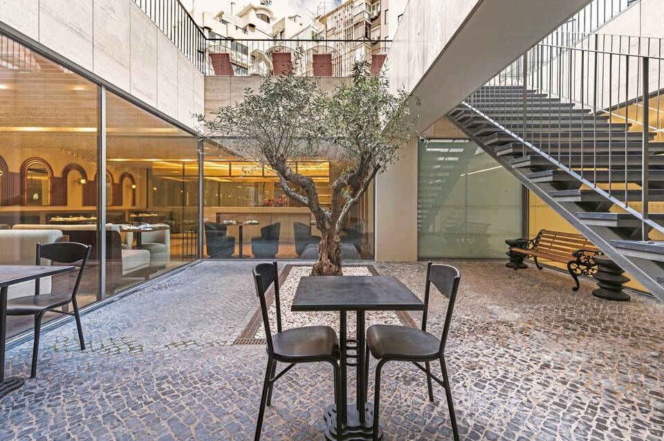 Luster Hotel 3