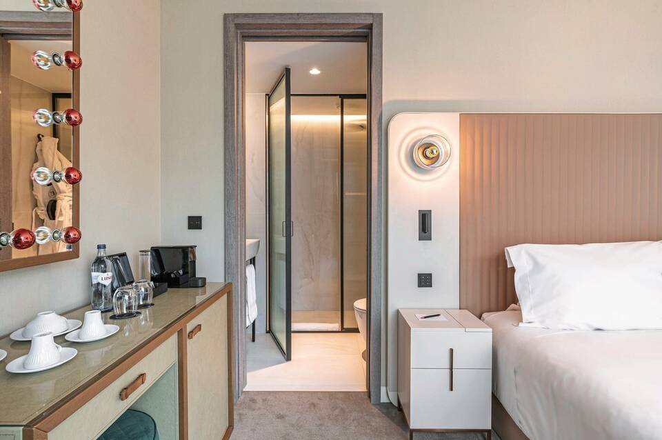 Luster Hotel 5