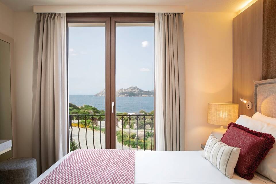 Mangia's Santa Teresa Sardinia, Curio Collection by Hilton 2
