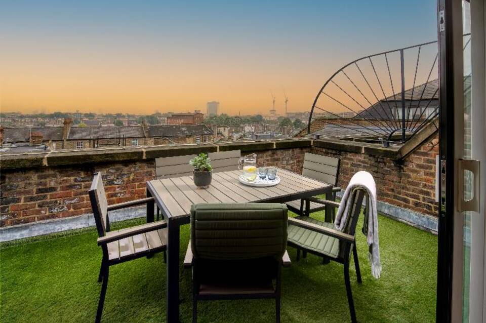 Monarch House Serviced Apartments 2