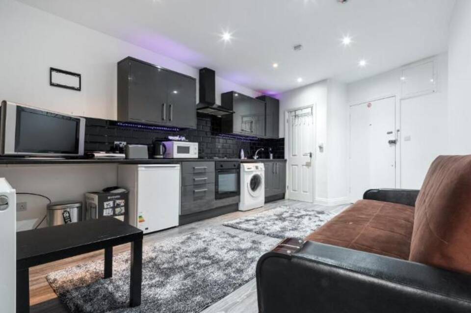 Whitechapel Grand 4