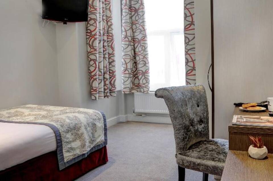 Spark by Hilton London Chiswick 3