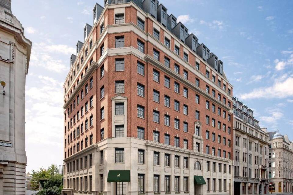 The Derby London City, Curio Collection by Hilton 1