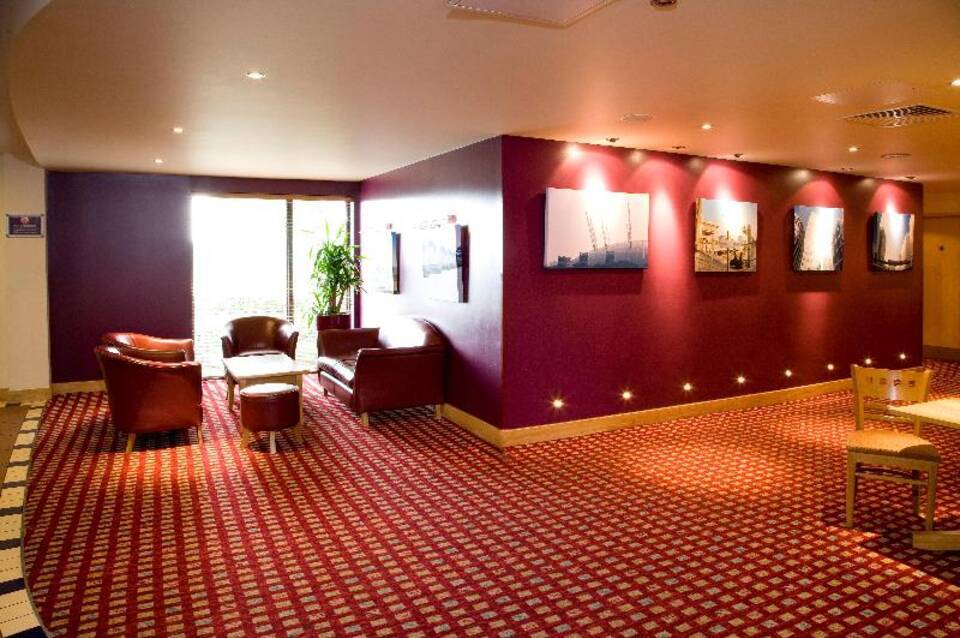 Premier Inn London Docklands (Excel) Hotel 4