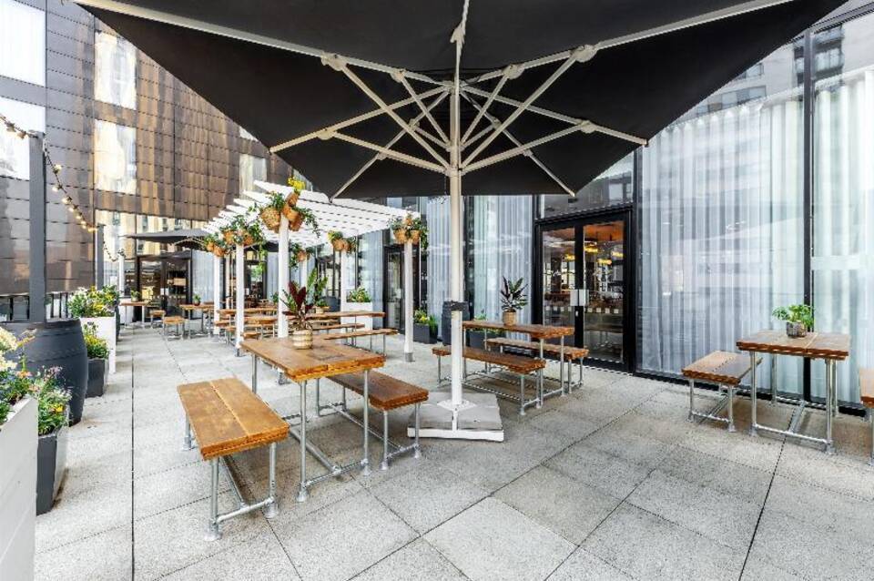 Radisson Hotel Manchester City Centre, A Verified Net Zero Hotel 2