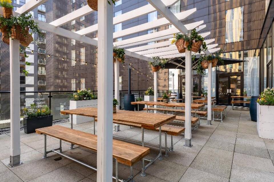 Radisson Hotel Manchester City Centre, A Verified Net Zero Hotel 3