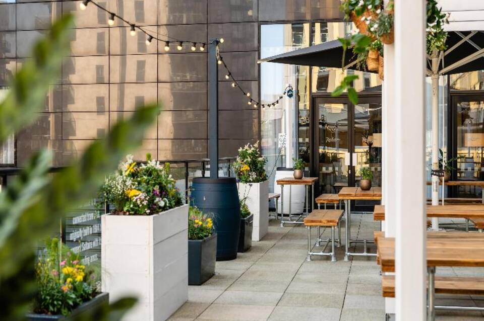 Radisson Hotel Manchester City Centre, A Verified Net Zero Hotel 4