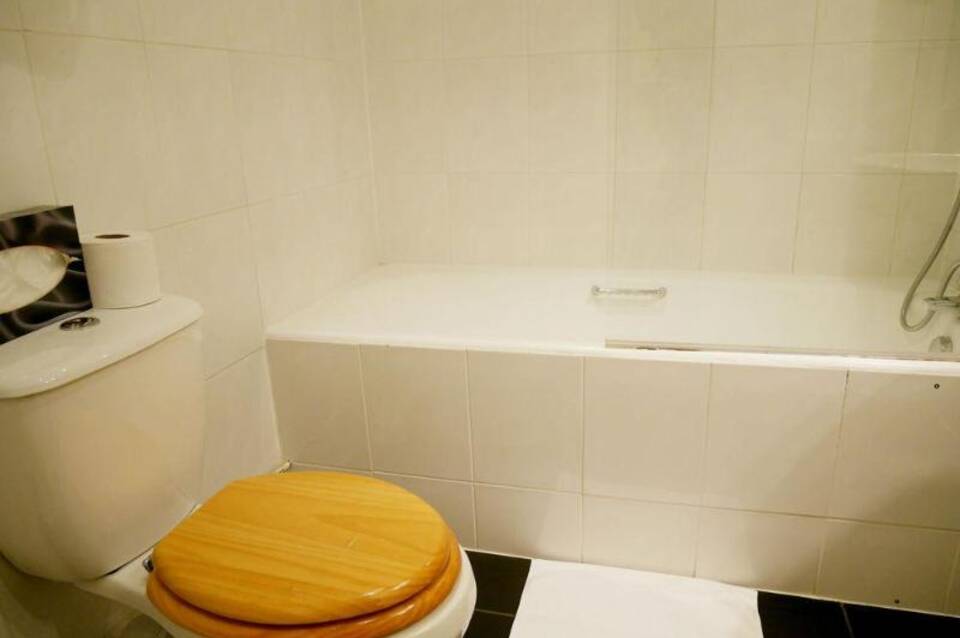 The Gresham Hotel London 1