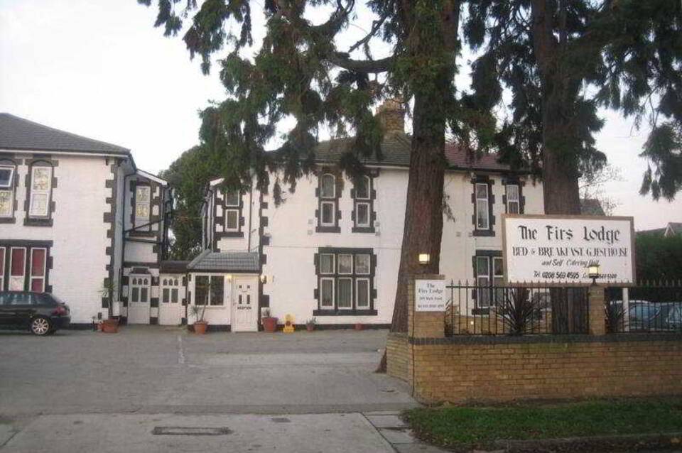 OYO Firs Lodge London Heathrow 1