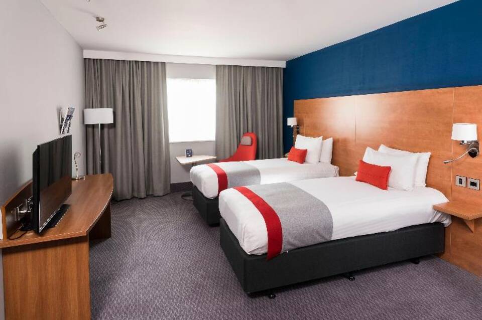 Holiday Inn Express Birmingham - Star City 2