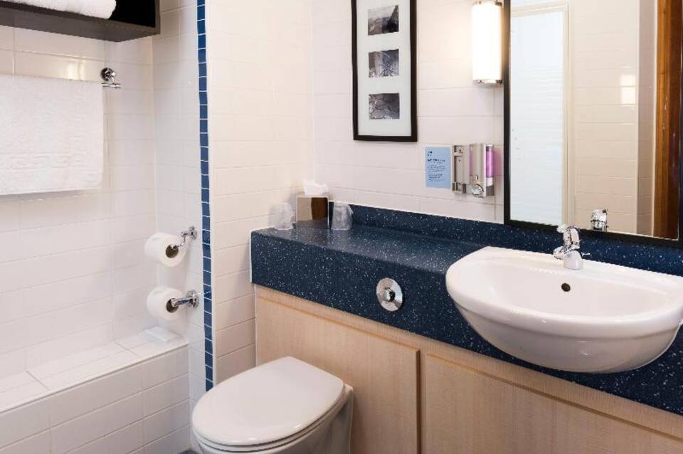 Holiday Inn Express Birmingham - Star City 5