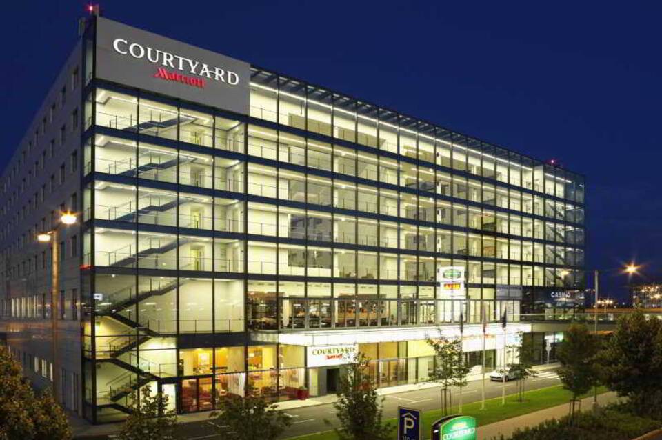 Courtyard by Marriott Prague Airport 1