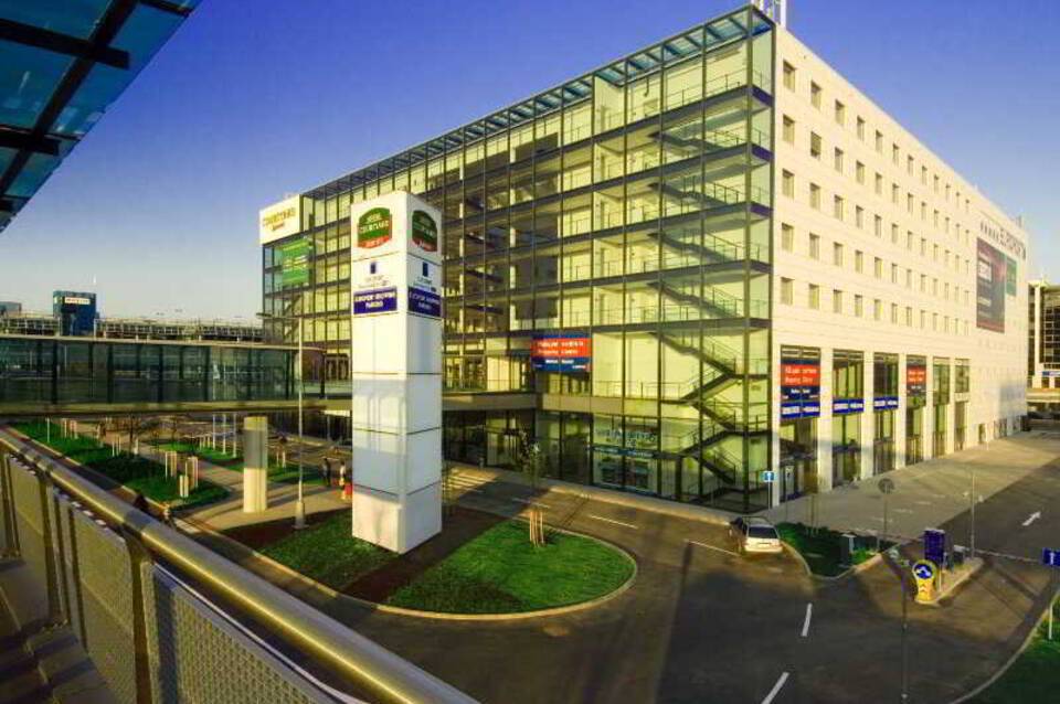 Courtyard by Marriott Prague Airport 4