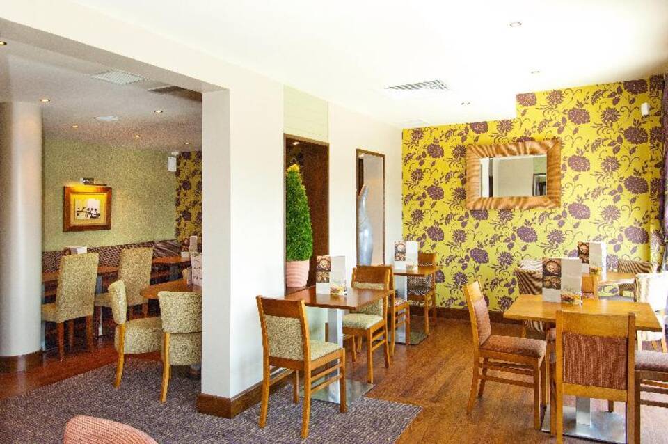 Premier Inn London Gatwick Airport Manor Royal 5