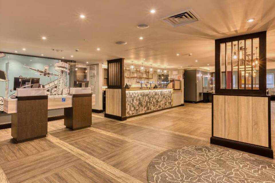 Premier Inn London Gatwick Airport (A23 Airport Way) Hotel 3