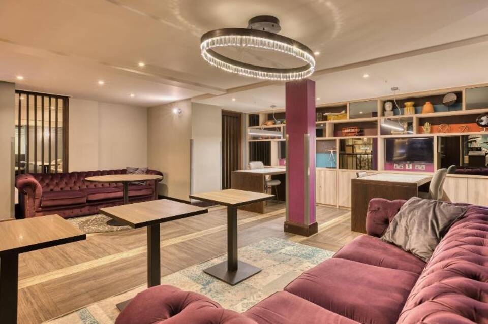 Premier Inn London Gatwick Airport (A23 Airport Way) Hotel 5
