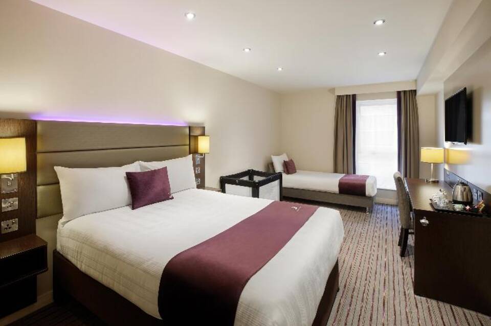 Premier Inn Manchester Old Trafford 5