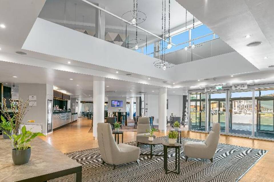 Holiday Inn Express Leigh - Sports Village 1