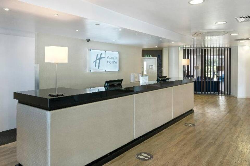 Holiday Inn Express Leigh - Sports Village 2