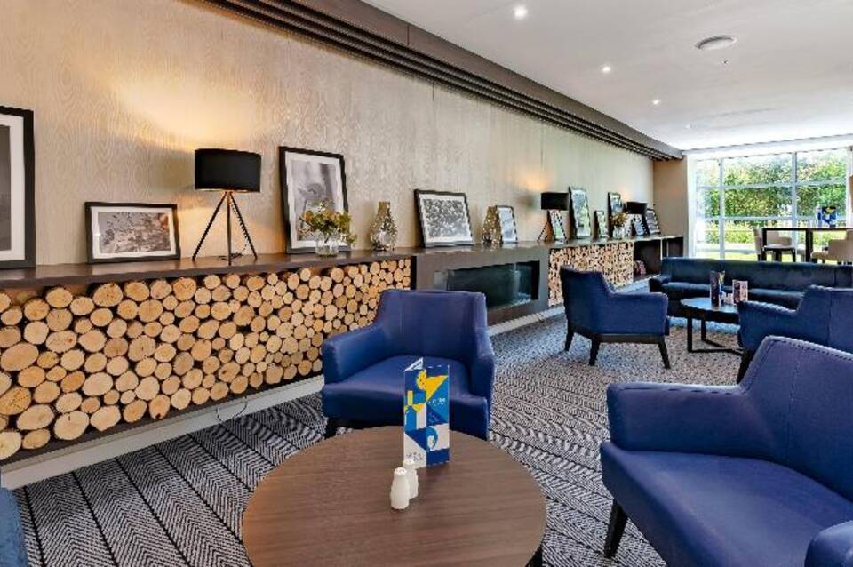 Holiday Inn Express Leigh - Sports Village 3
