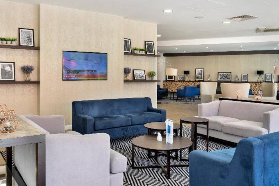 Holiday Inn Express Leigh - Sports Village 4