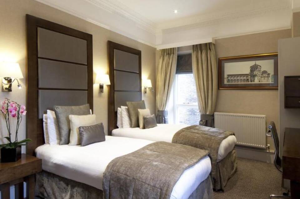 Strathmore Hotel 1