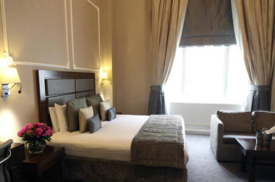 Strathmore Hotel 4