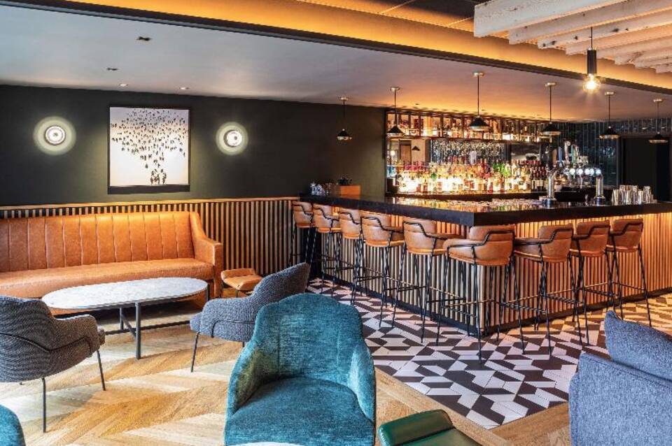 Novotel Birmingham Airport 3
