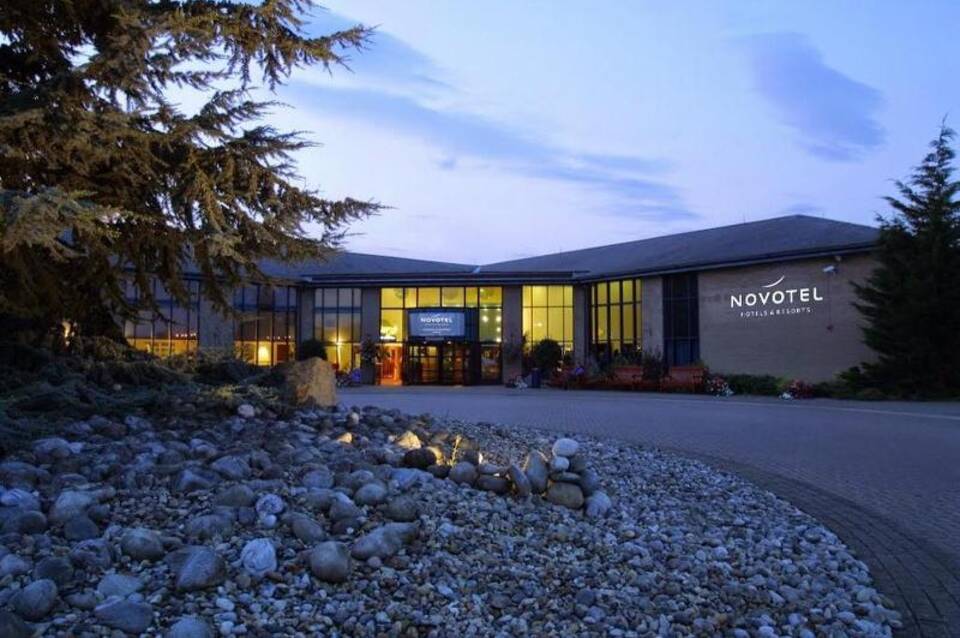 Novotel London Stansted Airport 4