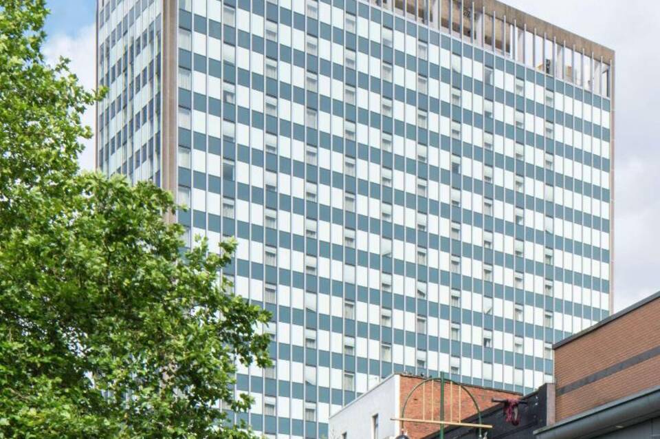 Hampton by Hilton Birmingham Broad Street 3