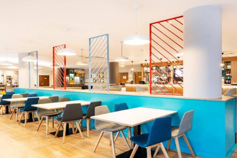 Holiday Inn London - Luton Airport 3