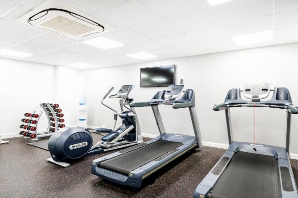 Holiday Inn London - Luton Airport 4