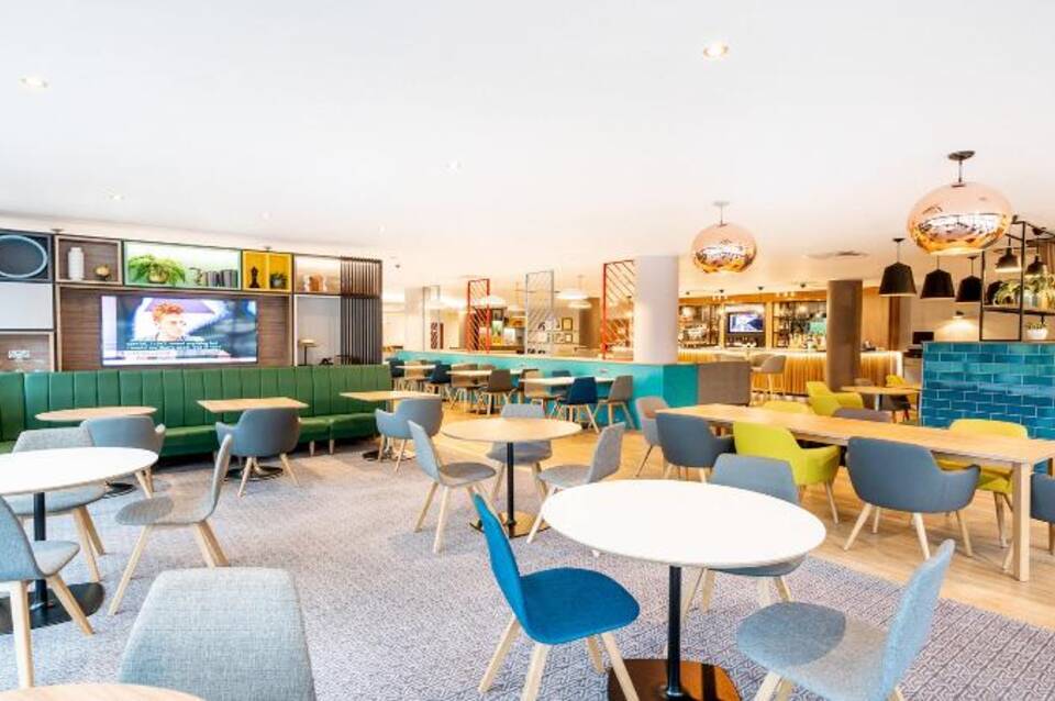 Holiday Inn London - Luton Airport 5