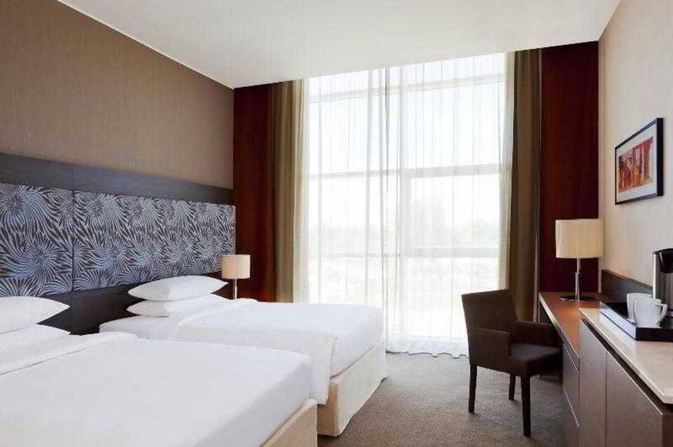Sheraton Milan Malpensa Airport Hotel & Conference Centre 5