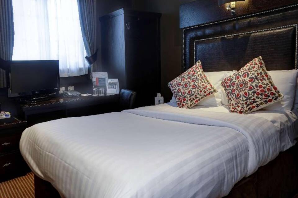 Eglinton Arms Hotel, Premier Collection 4